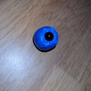 Grunge Figure: Blueberry